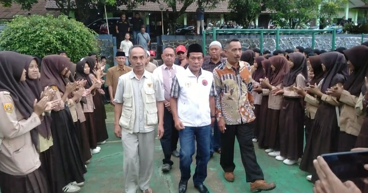 Dukung Legalitas Lahan Pendidikan, Anggota DPRD Kabupaten Sukabumi Kunjungi SMP & SMA PGRI Bantargadung