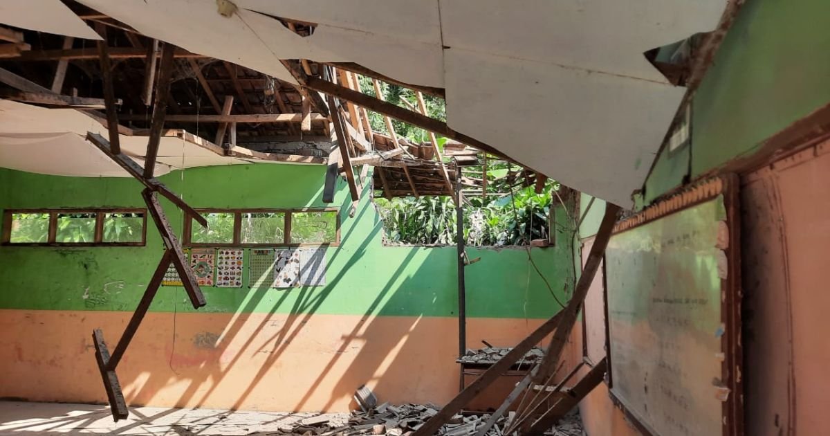 Di Duga Atap Dua Ruang Kelas SDN Ciganas Ambruk Akibat Lapuk, Disdik Sukabumi Janjikan Pembangunan Total Tahun Ini
