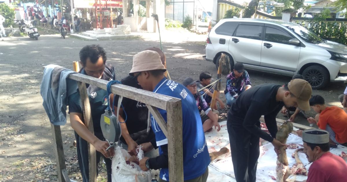 Lurah Palabuhanratu Terima Hewan Kurban dari PT Adiguna Berkah untuk Warga Palabuhanratu
