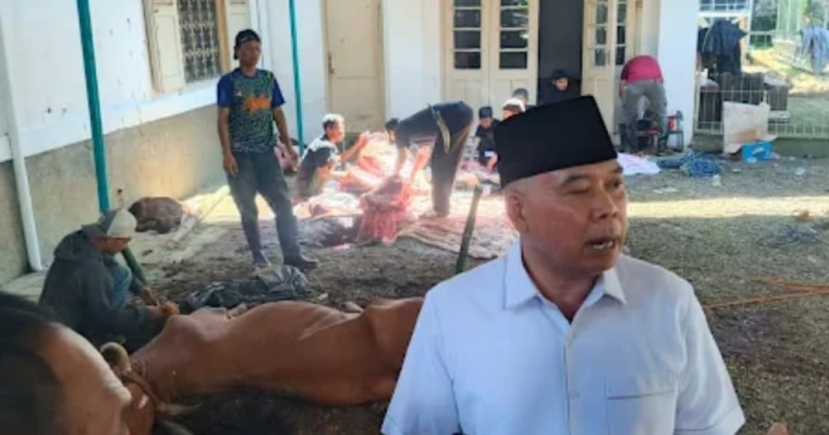 Takbir Bergema, Rumah Aspirasi Hergun Sembelih Kurban: 