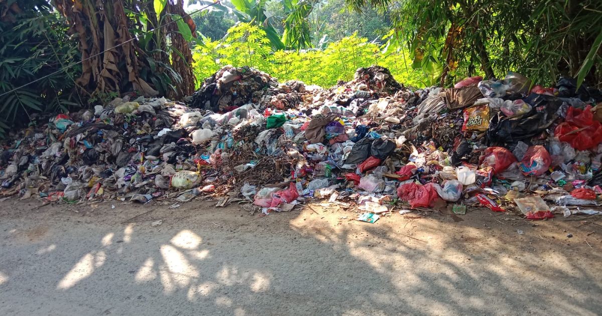 Diduga Diabaikan Pemdes Cikujang & UPTD DLH , Tumpukan Sampah Legoknyenang Tak Diangkut Meski Sudah Rapat dan Sepakat