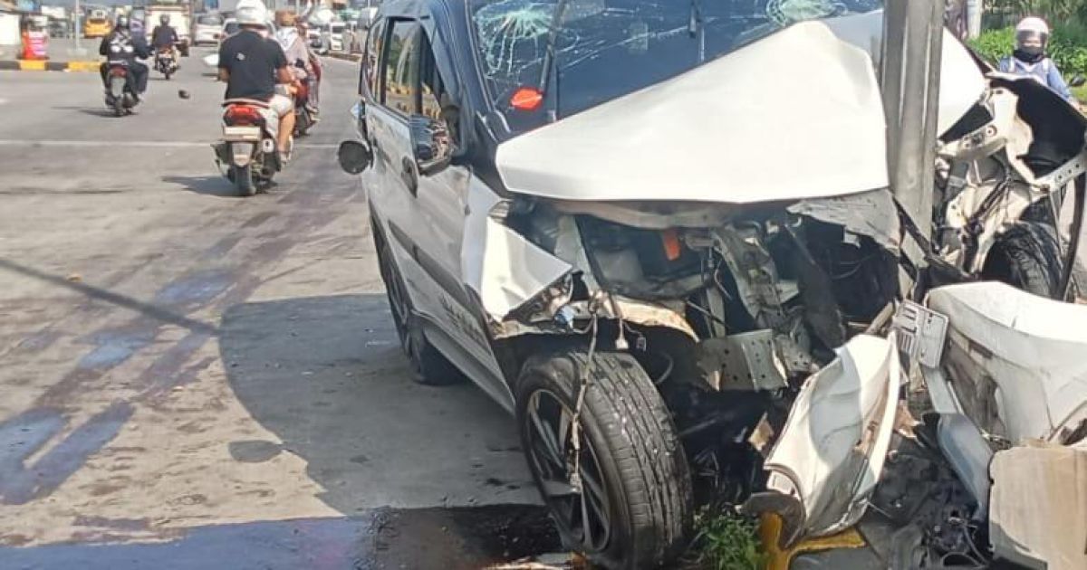 Diduga Mengantuk Saat Berkendara, Pengemudi Rush Tabrak Pedagang Tahu Asongan di Dekat Pintu Tol Parungkuda