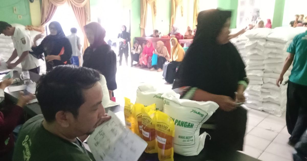 Pemerintah Desa Sukadamai Salurkan Bantuan Beras dan Minyak Goreng kepada 659 KPM