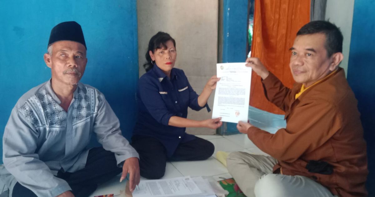 Diduga Serobot Tanah Warga untuk Posyandu, Warga Kertamaya menyerahkan surat kuasa hukum kepada LBH Jendela Yustisia Nusantara