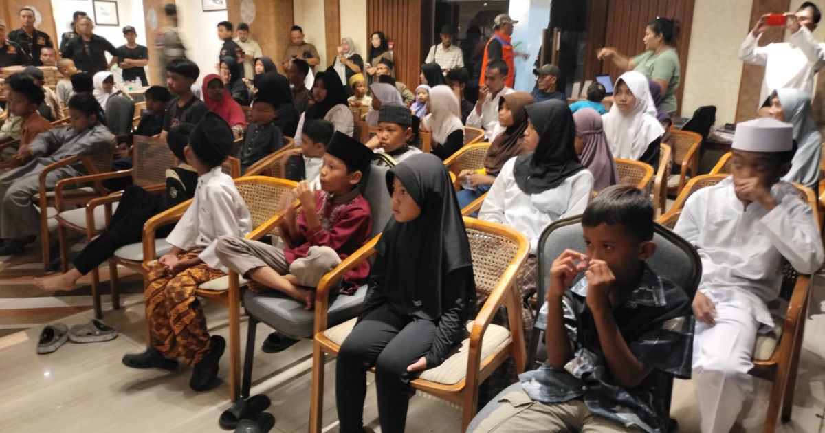 Haru di GISBH Palabuhanratu: 100 Yatim Piatu Dapil 1 Disantuni GRIB Jaya di Malam 10 Muharram*    _H. Bram: “Mereka Anak Istimewa, Menyantuni Mereka Datangkan Keberkahan”_