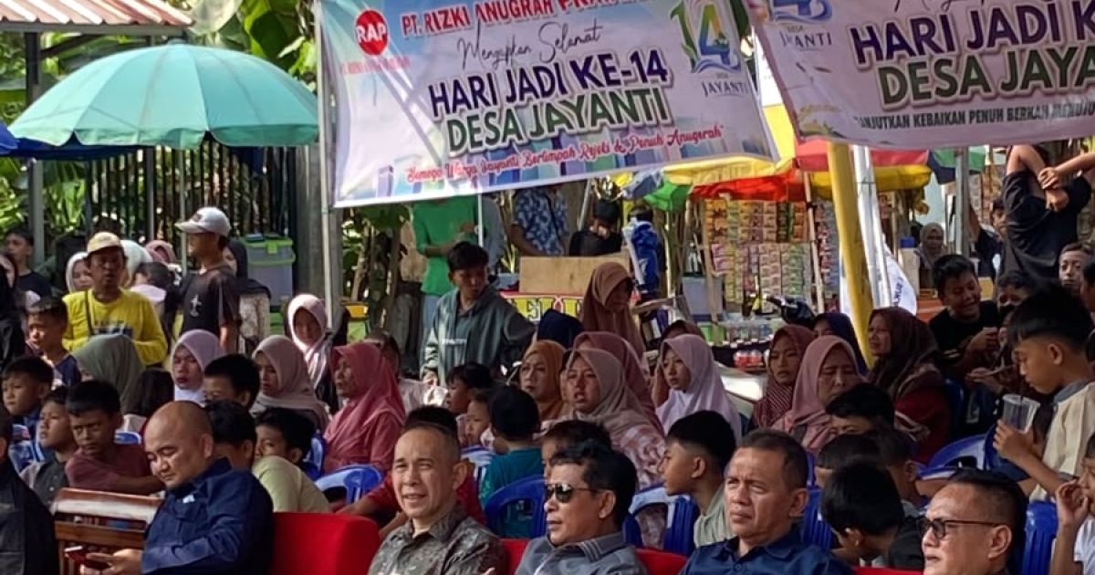 Anggota DPRD Kabupaten Sukabumi H. Junanjah Jajah Nurdiansyah, S.Pd Hadiri Peringatan Hari Jadi Desa Jayanti dan Berikan Santunan kepada Anak Yatim