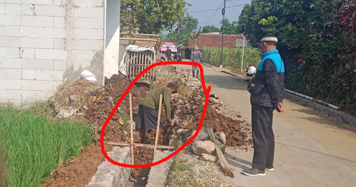 Diduga Lemah Pengawasan, Proyek Drainase Di Desa Ciheulang Tonggoh Abaikan Keselamatan Kerja Dan Tanpa Banner BPJS Ketenagakerjaan Menuai Sorotan