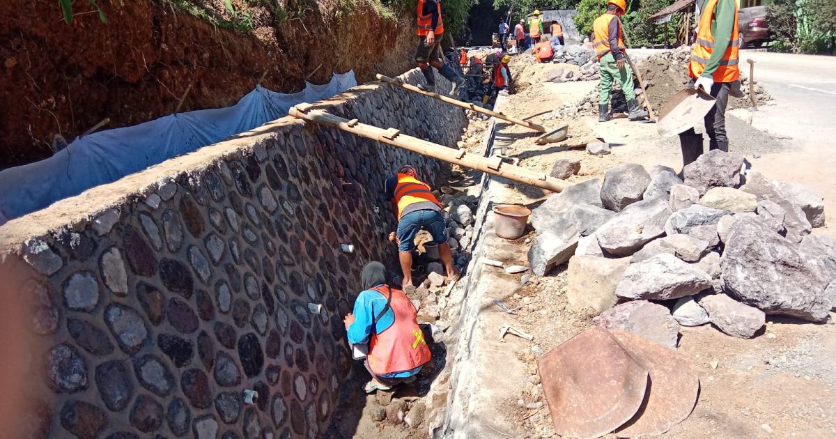 ​Sentuh Wilayah Rawan Bencana, Warga Mekarsari Puji Kualitas Pengerjaan Jalan Baros-Sagaranten oleh CV Margatama