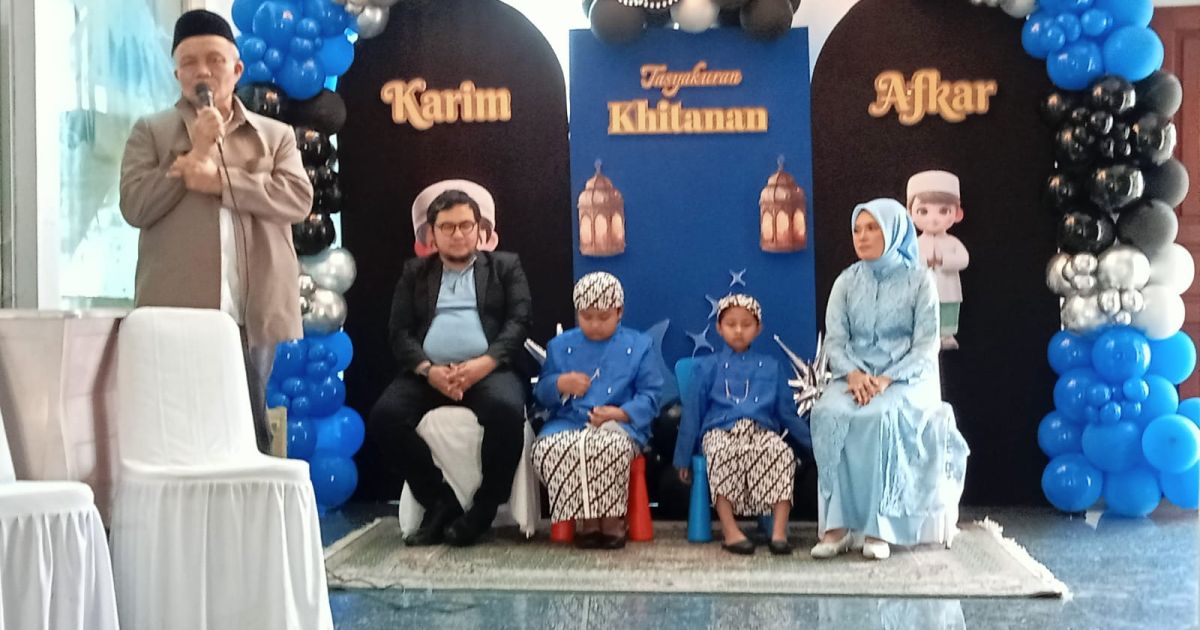 Doa dan Kebahagiaan Warnai Tasyakuran Khitanan Afkar dan Karim di Bogor