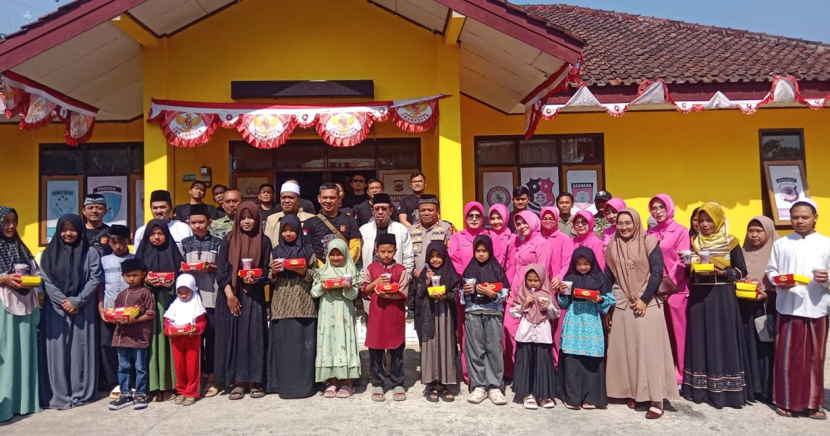 HUT Bhayangkara ke-80: Polsek Caringin Berbagi Kebahagiaan dan Santuni 40 Anak Yatim